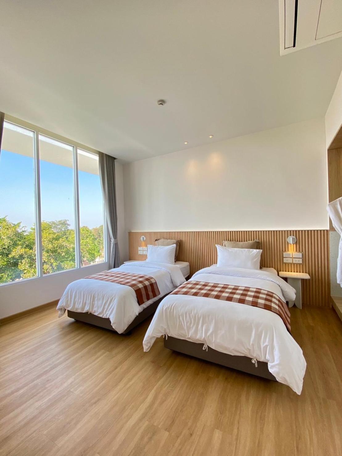 Punn Hotel Korat Nakhon Ratchasima Ngoại thất bức ảnh
