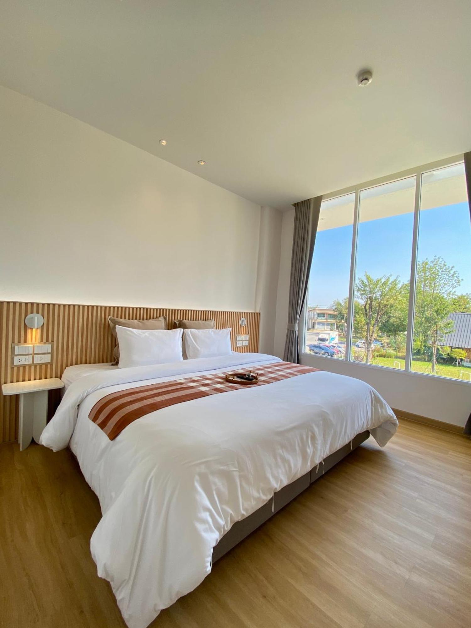 Punn Hotel Korat Nakhon Ratchasima Ngoại thất bức ảnh