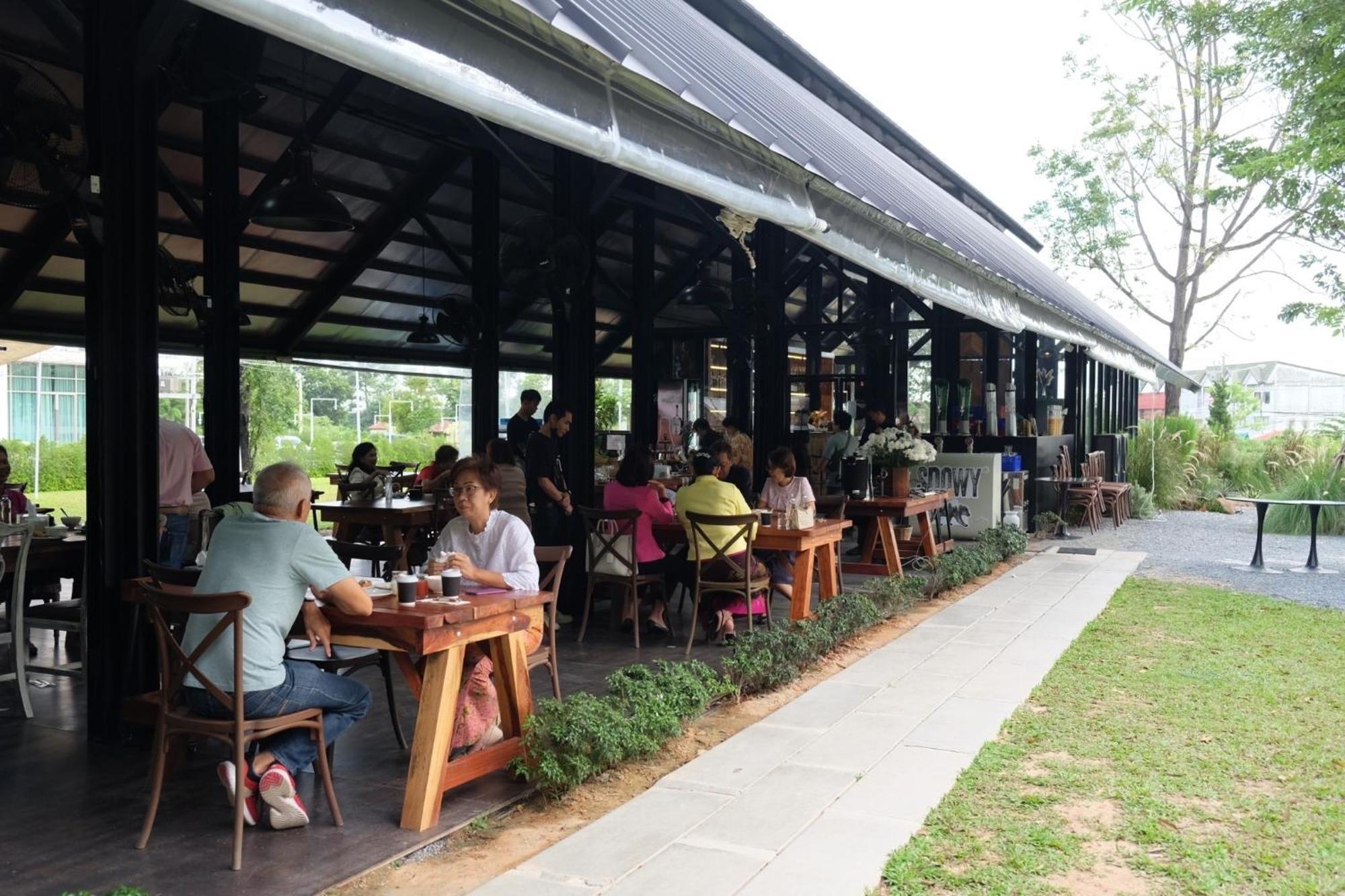 Punn Hotel Korat Nakhon Ratchasima Ngoại thất bức ảnh
