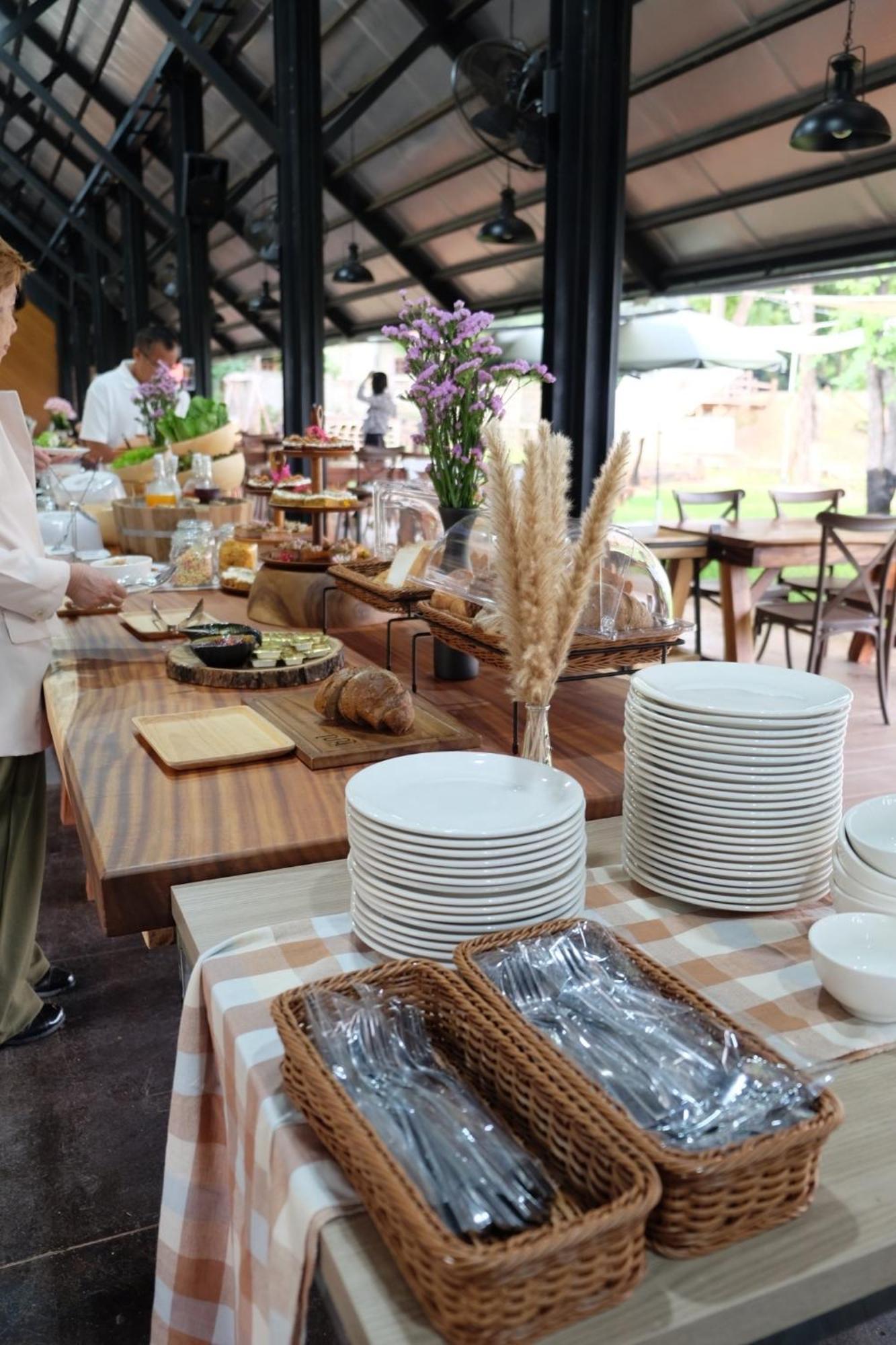 Punn Hotel Korat Nakhon Ratchasima Ngoại thất bức ảnh